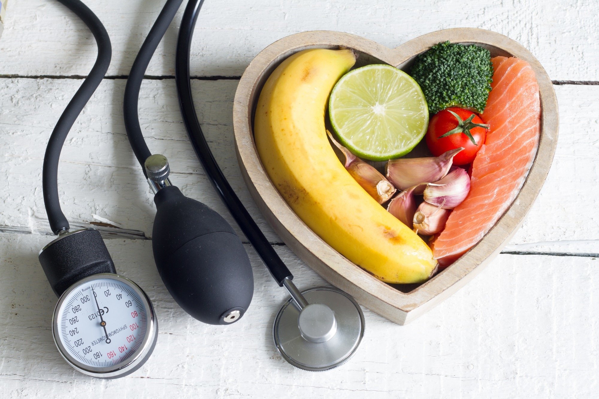 Revisión: El papel de la dieta en la prevención de la hipertensión y el control de la presión arterial: una revisión general de metanálisis de estudios intervencionistas y observacionales.  Haber de imagen: udra11/Shutterstock
