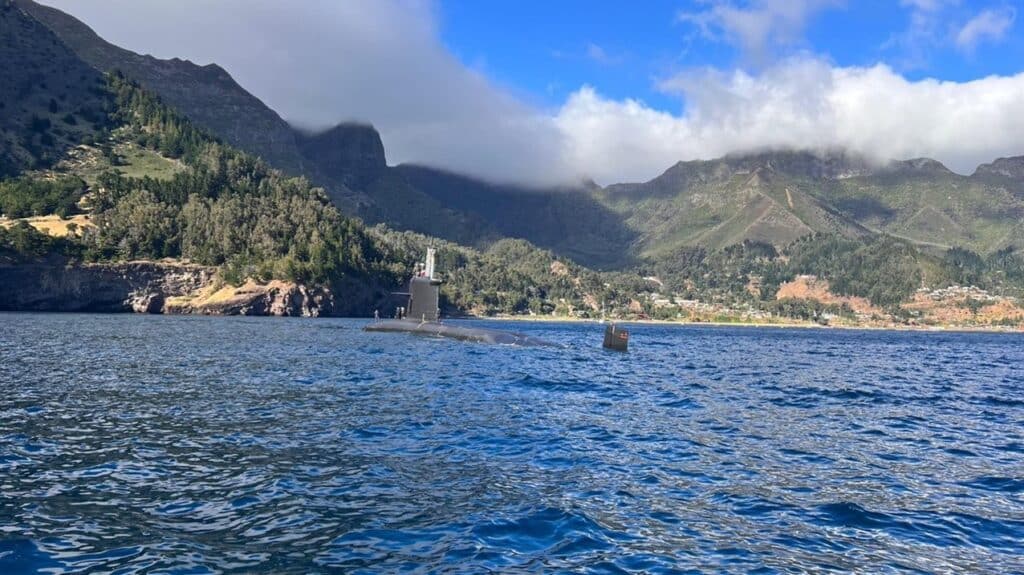 La Armada de Chile despliega un submarino para monitorear las actividades pesqueras en las Islas Juan Fernández